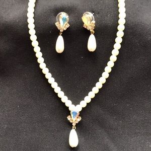 Pearl earring and necklace set